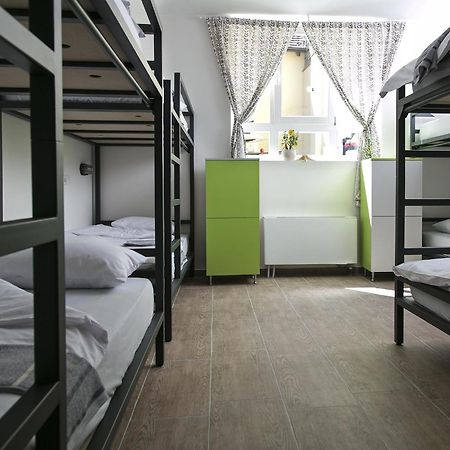 Varad Inn โนวีซาด ภายนอก รูปภาพ