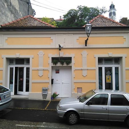 Varad Inn โนวีซาด ภายนอก รูปภาพ