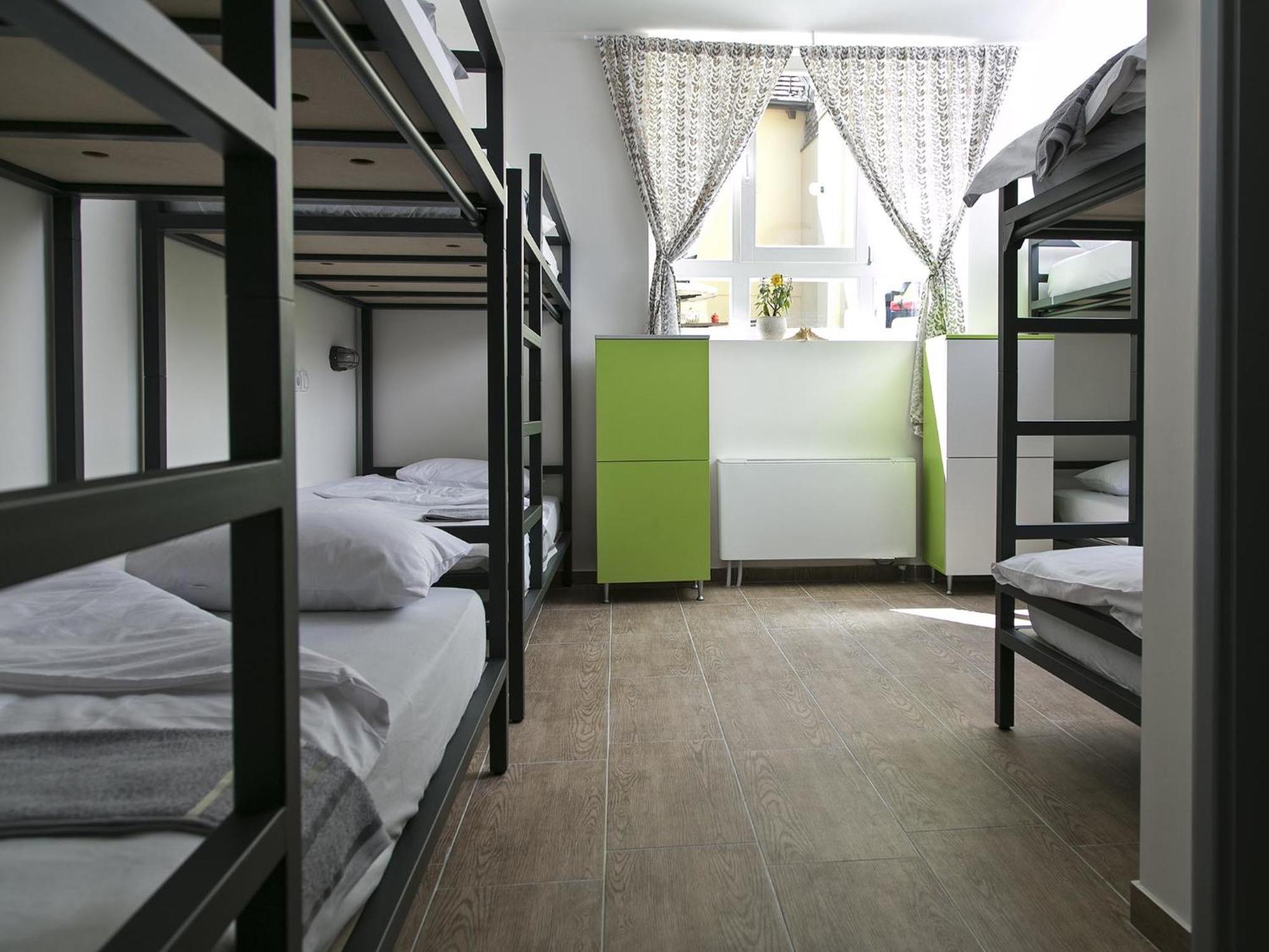 Varad Inn โนวีซาด ภายนอก รูปภาพ