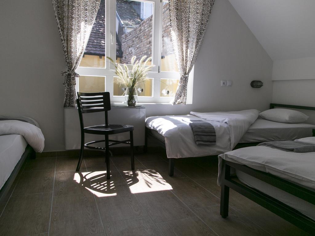 Varad Inn โนวีซาด ห้อง รูปภาพ