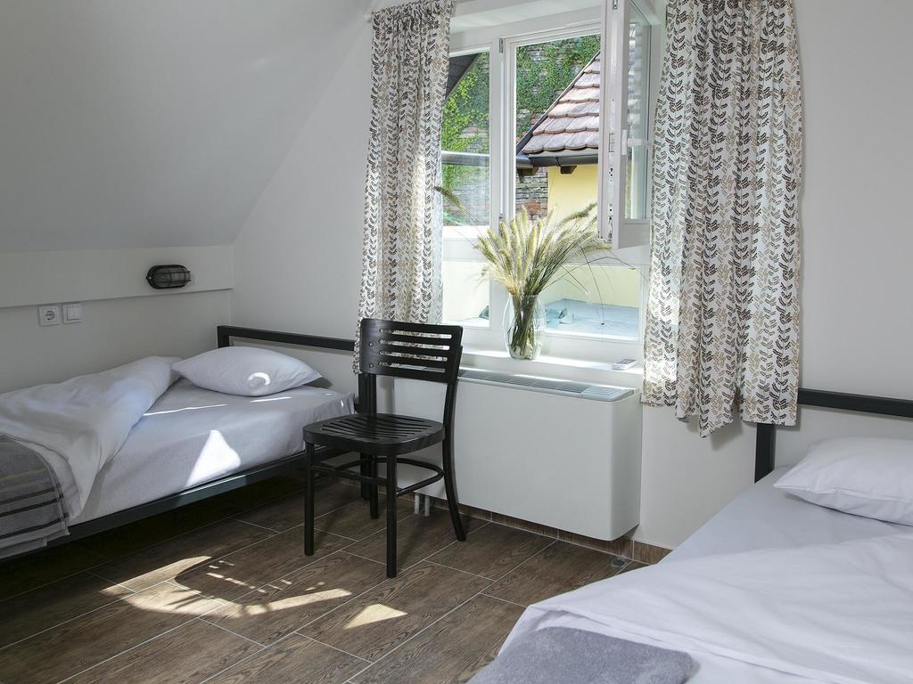 Varad Inn โนวีซาด ห้อง รูปภาพ